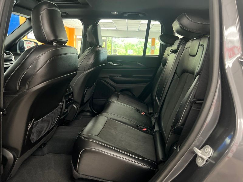 Used 2025 Jeep Grand Cherokee SUV