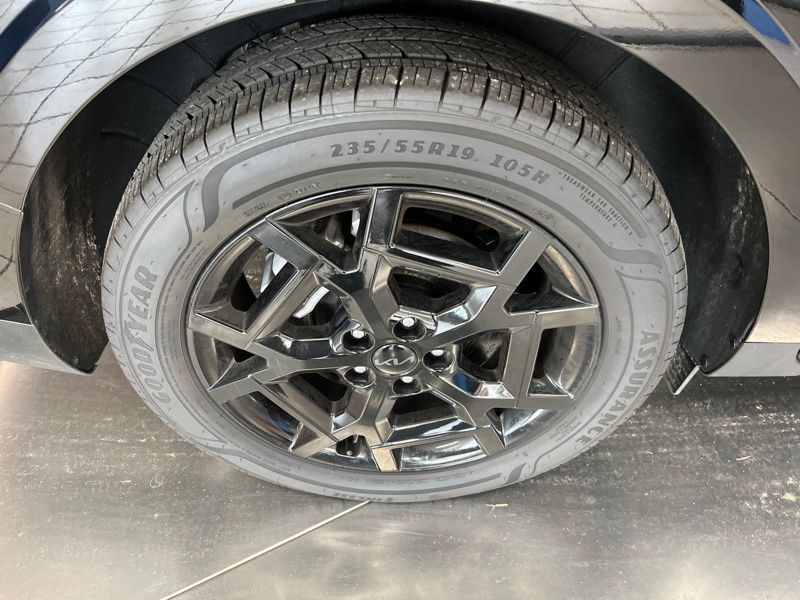 New 2026 Kia Carnival MPV Van