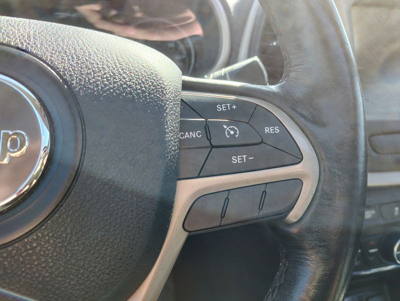 Used 2016 Jeep Cherokee SUV