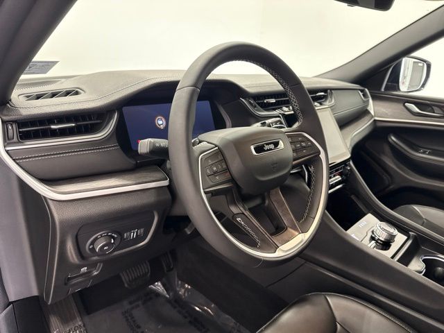 Used 2025 Jeep Grand Cherokee SUV