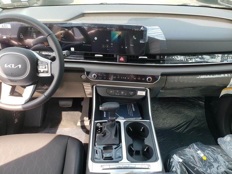 New 2026 Kia Carnival MPV Van