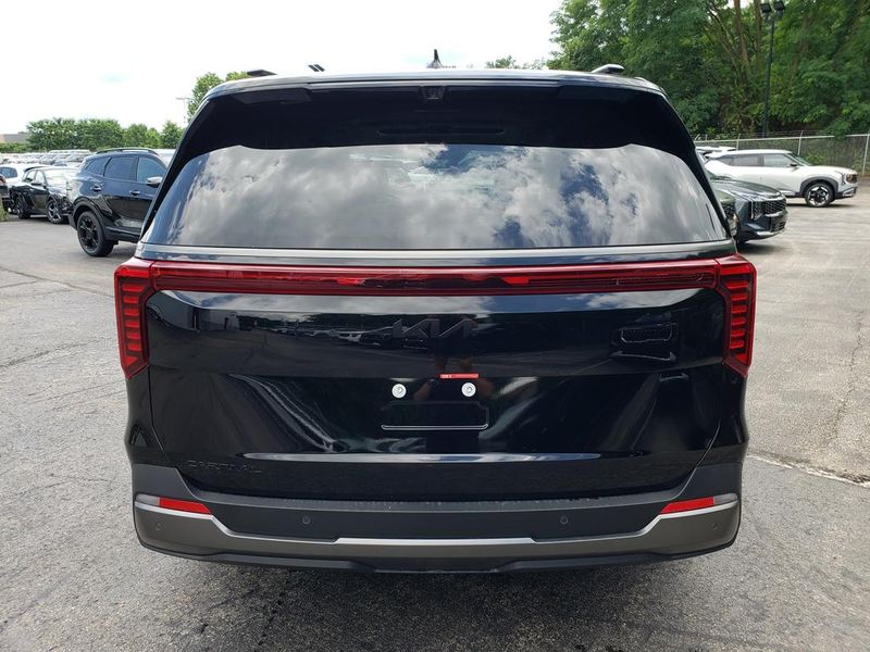 New 2026 Kia Carnival MPV Van