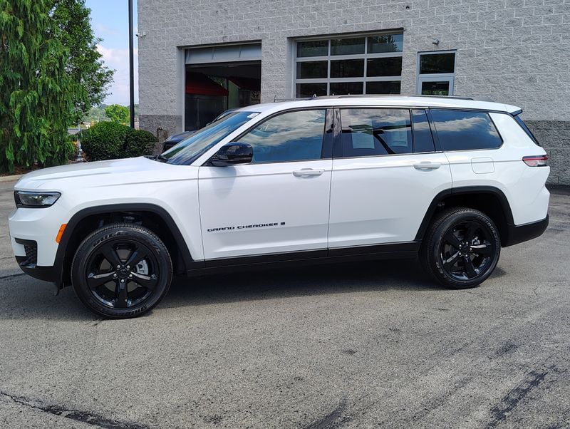 Used 2025 Jeep Grand Cherokee L SUV
