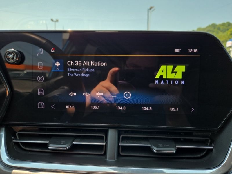 Used 2025 Chevrolet Trax SUV