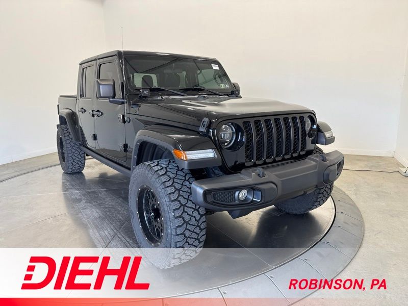 Black Clearcoat 2022 Jeep Gladiator Pickup Truck Four-Wheel Drive 8-Speed Automatic