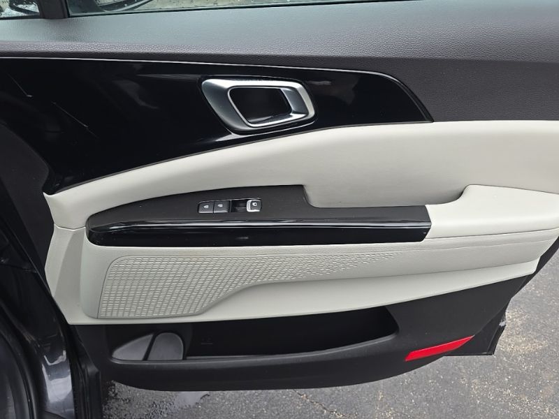 Used 2023 Kia Carnival Van