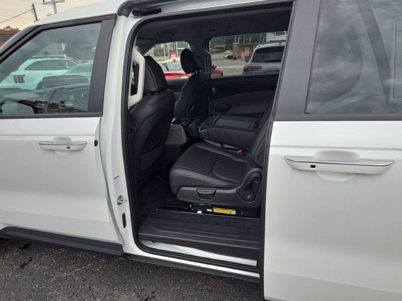 New 2027 Kia Carnival MPV Van