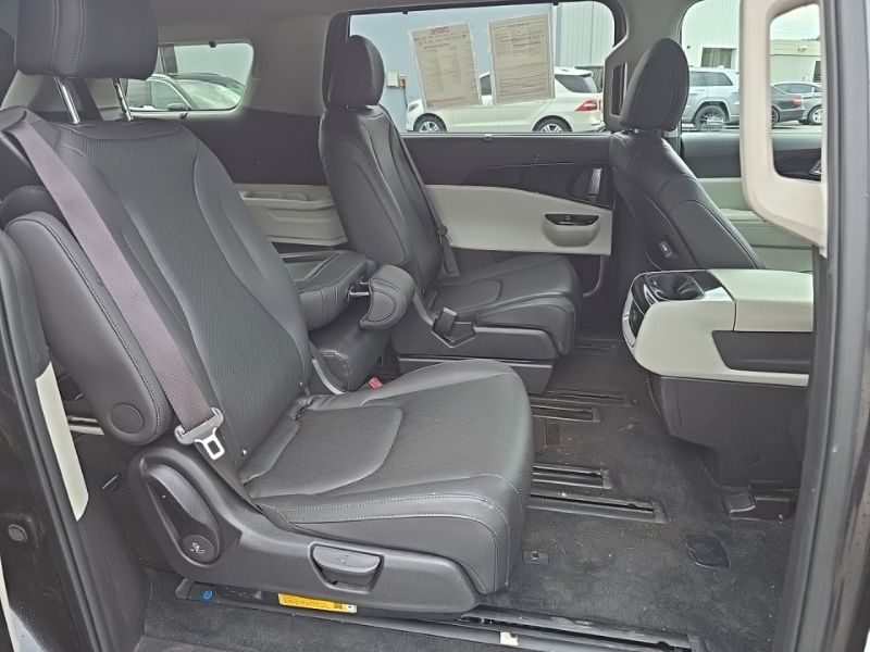 Used 2023 Kia Carnival Van