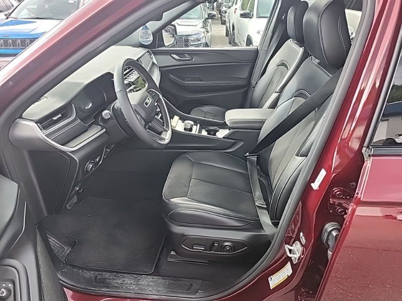 Used 2025 Jeep Grand Cherokee SUV
