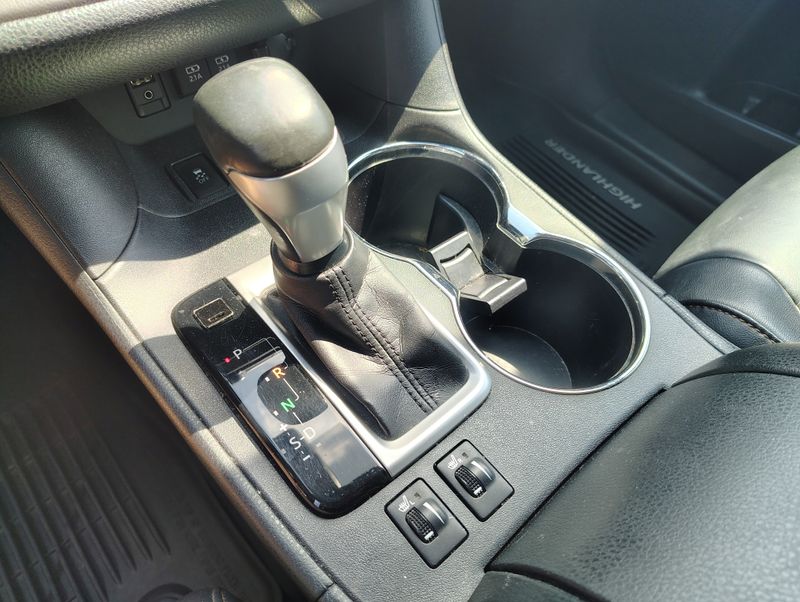 Used 2017 Toyota Highlander SUV