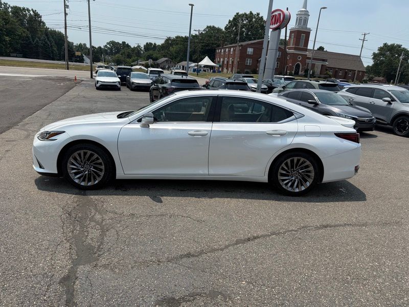 Used 2024 Lexus ES Sedan