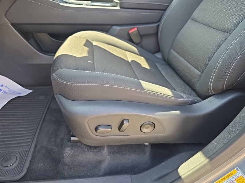 Used 2025 Chevrolet Traverse SUV