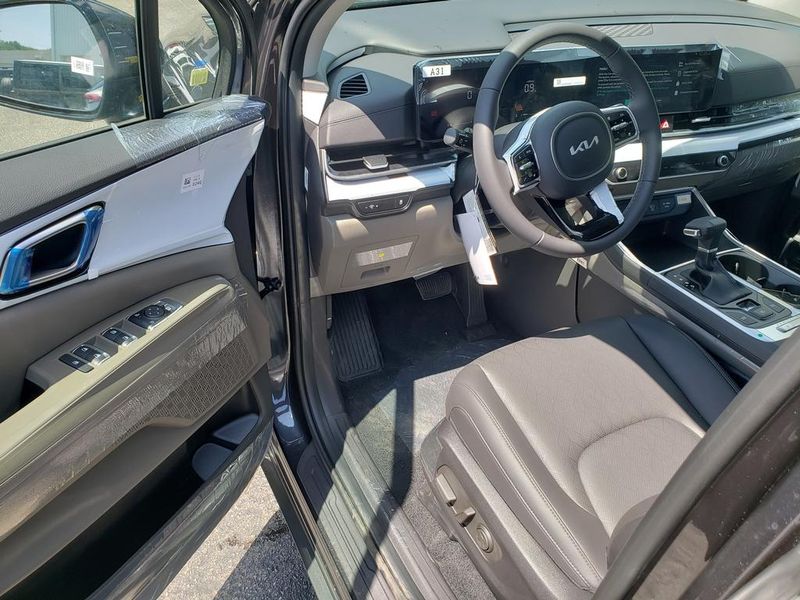 New 2026 Kia Carnival MPV Van