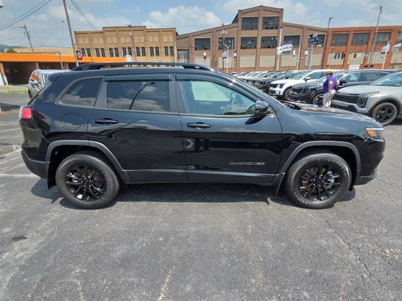 Used 2023 Jeep Cherokee SUV