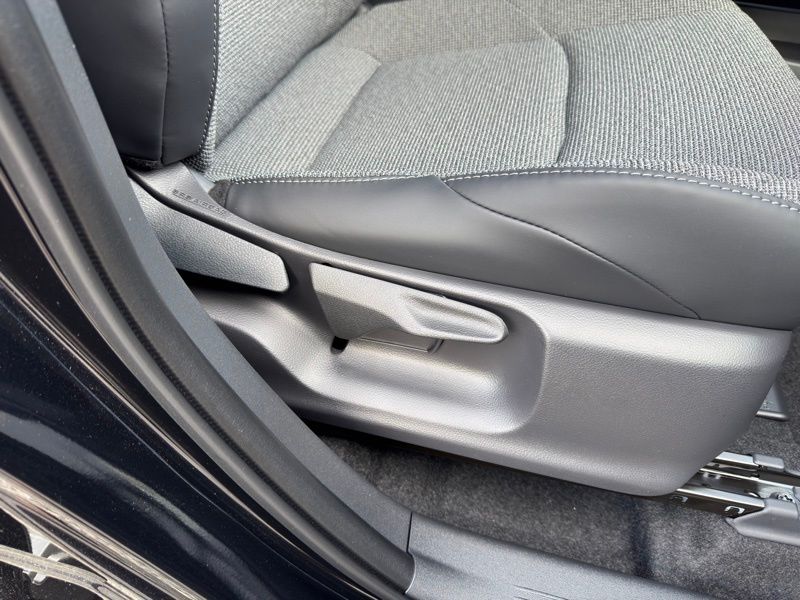 2026 Toyota bZ XLE - Photo 31