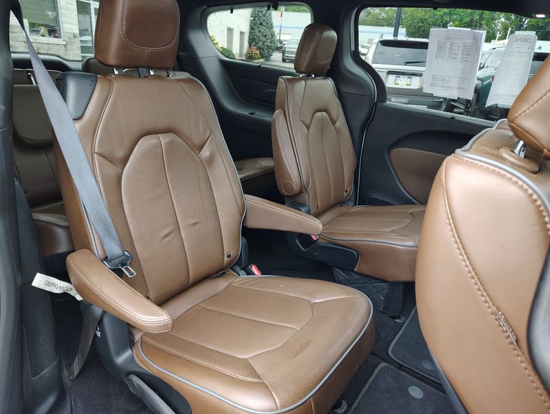 Used 2020 Chrysler Pacifica Van