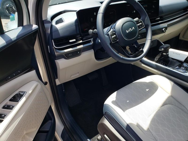 New 2026 Kia Carnival MPV Van