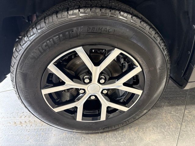 Used 2025 Jeep Grand Cherokee SUV