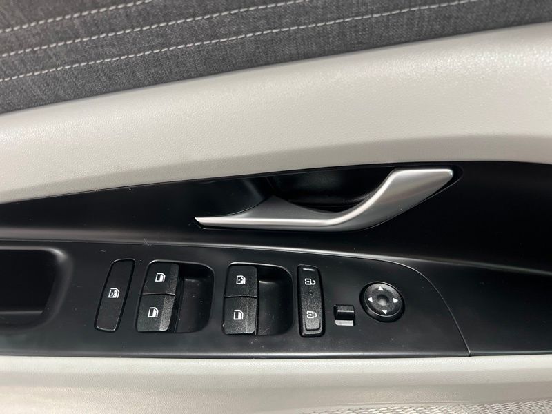 Used 2025 Hyundai Elantra Hybrid Sedan
