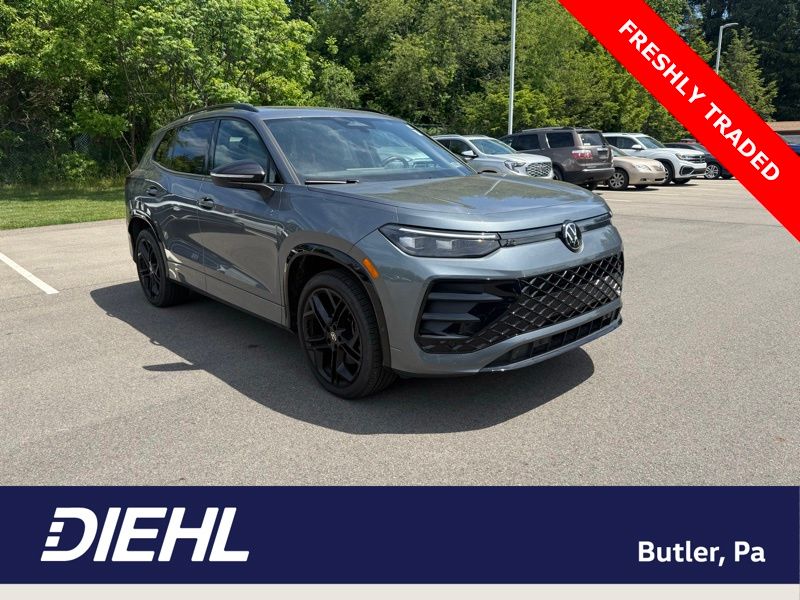 2025 Volkswagen Tiguan 2.0T SE R-Line Black 4Motion's photo