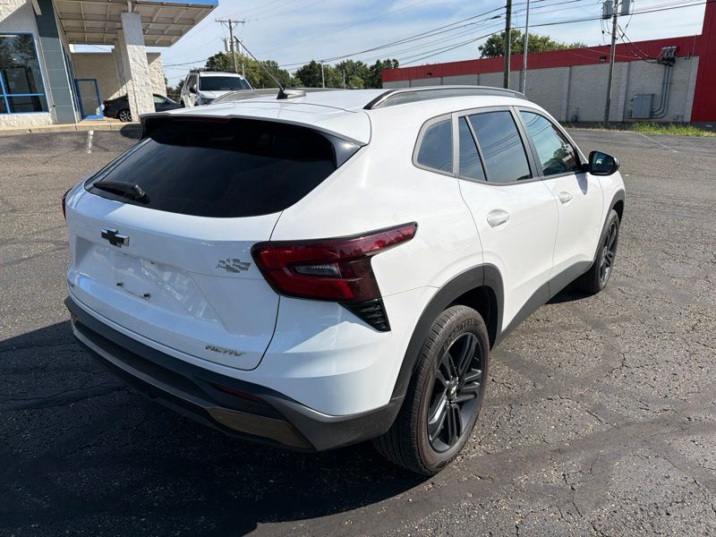 Used 2025 Chevrolet Trax SUV
