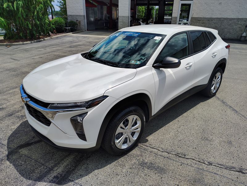 Used 2024 Chevrolet Trax SUV