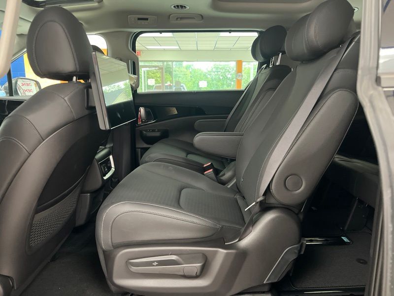 New 2026 Kia Carnival MPV Van
