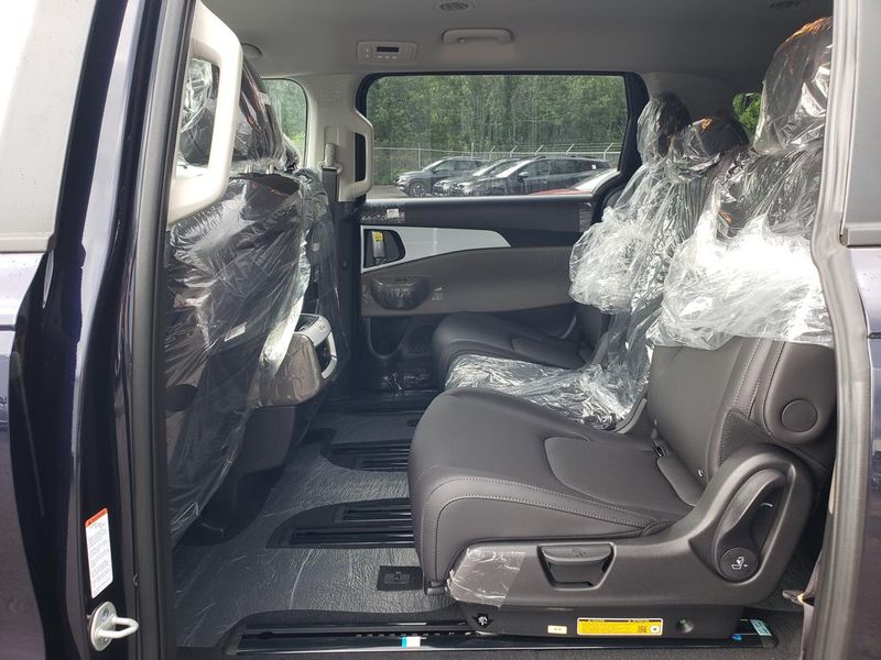 New 2026 Kia Carnival MPV Van