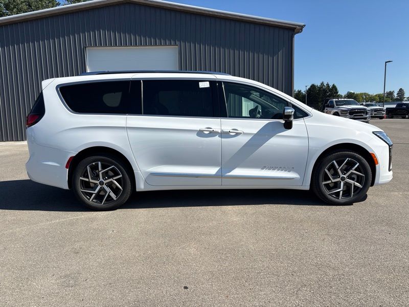 New 2027 Chrysler Pacifica Van