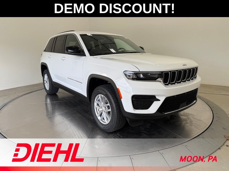 Bright White Clearcoat 2025 Jeep Grand Cherokee SUV / Crossover Four-Wheel Drive 8-Speed Automatic