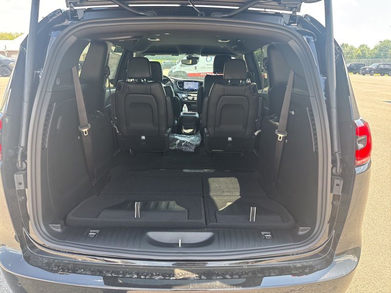 New 2027 Chrysler Pacifica Van