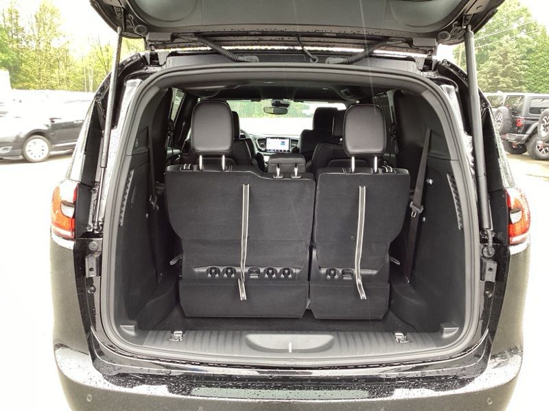 New 2026 Chrysler Pacifica Van