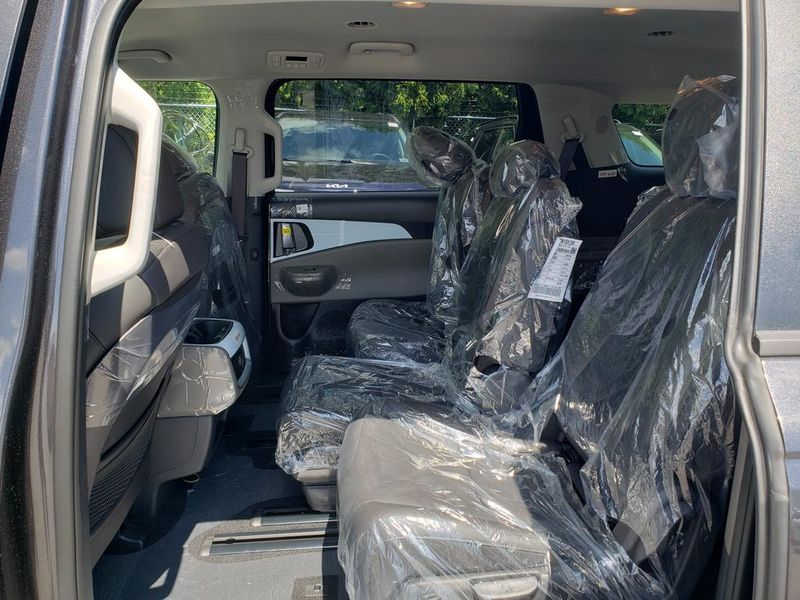 New 2026 Kia Carnival MPV Van
