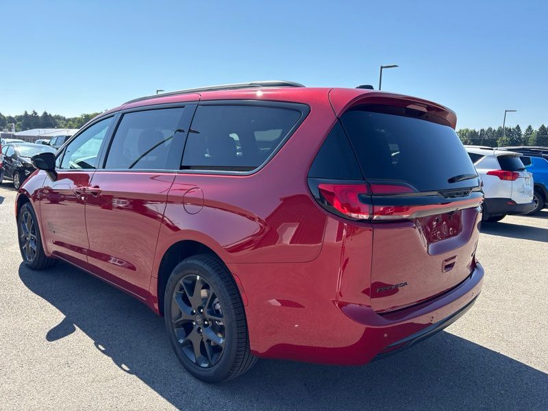 New 2027 Chrysler Pacifica Van