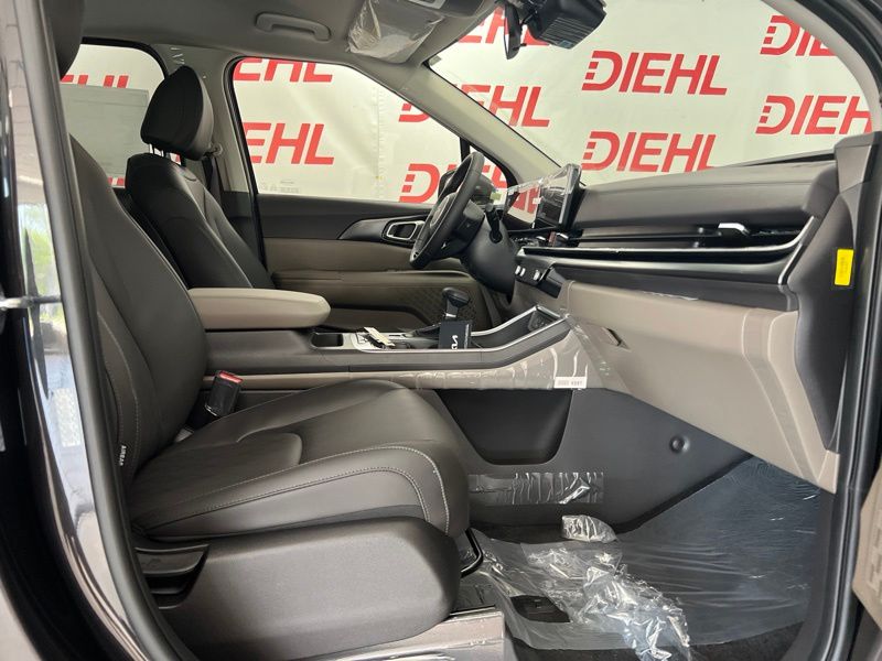 New 2026 Kia Carnival MPV Van
