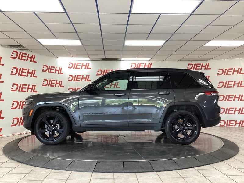 Used 2025 Jeep Grand Cherokee SUV