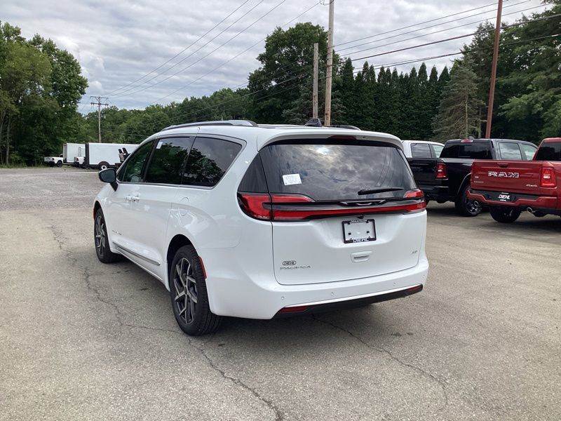 New 2027 Chrysler Pacifica Van