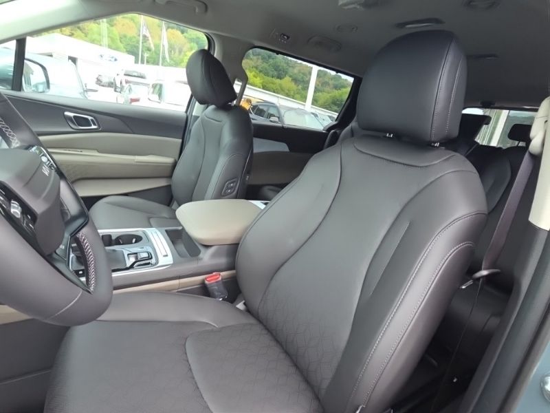 New 2027 Kia Carnival MPV Van