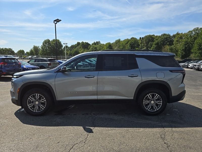 Used 2025 Chevrolet Traverse SUV