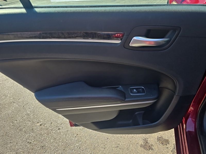 Used 2018 Chrysler 300 Sedan