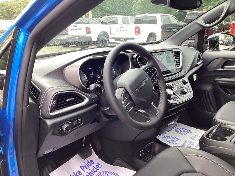 New 2027 Chrysler Pacifica Van