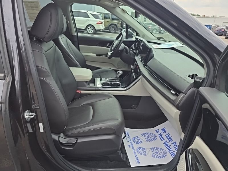 Used 2023 Kia Carnival Van