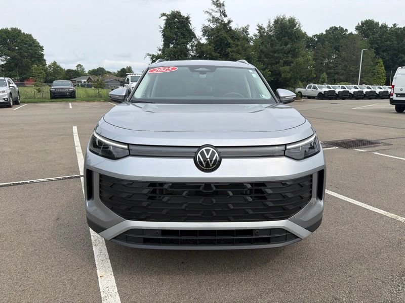 Used 2025 Volkswagen Tiguan SUV