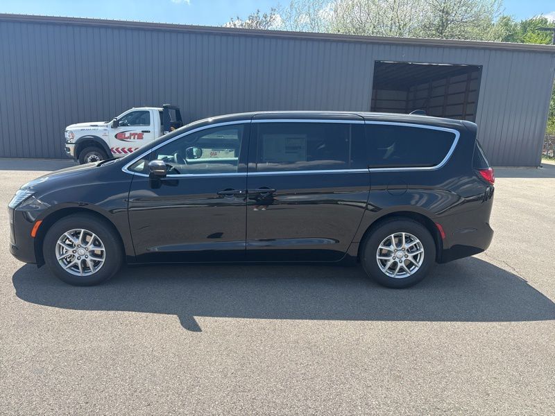 New 2027 Chrysler Pacifica Van