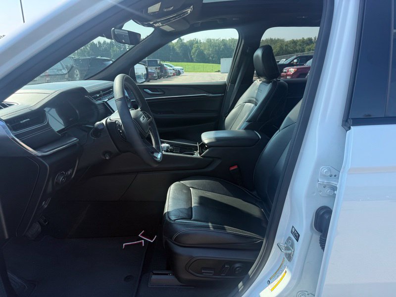 Used 2023 Jeep Grand Cherokee SUV