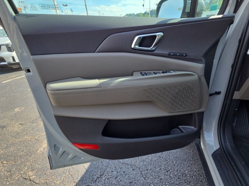New 2027 Kia Carnival MPV Hybrid Van