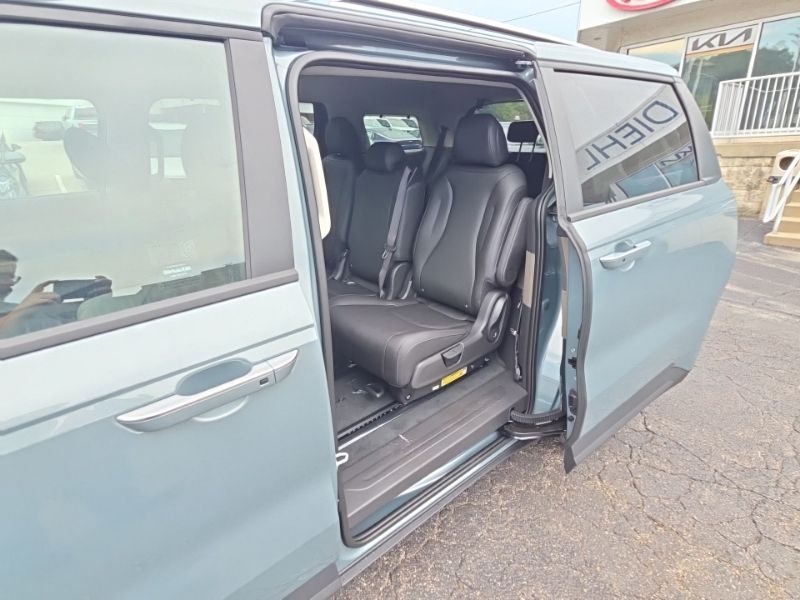 New 2027 Kia Carnival MPV Van