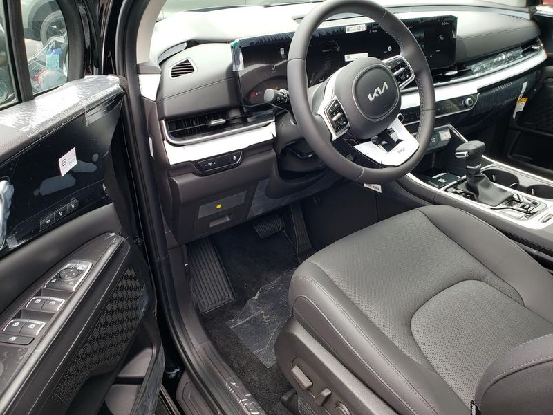 New 2026 Kia Carnival MPV Van