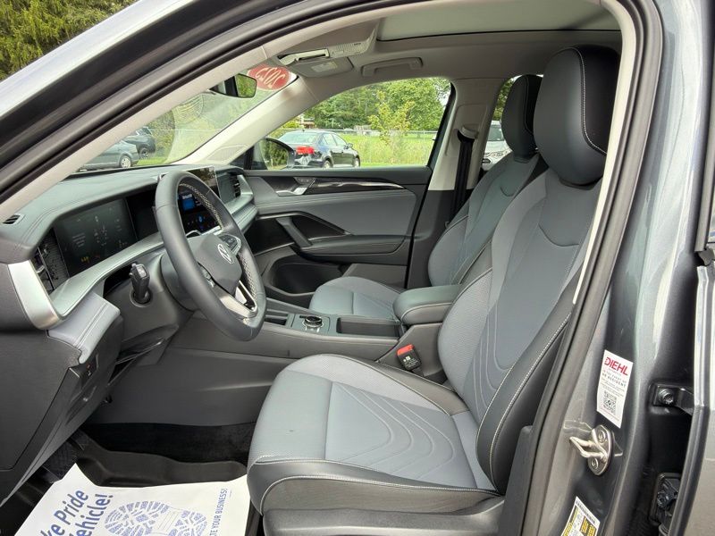 Used 2025 Volkswagen Tiguan SUV