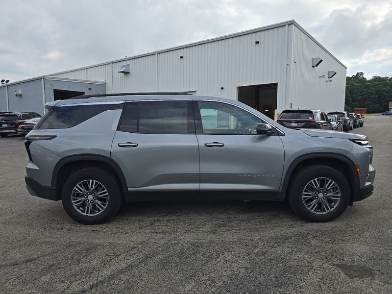 Used 2025 Chevrolet Traverse SUV
